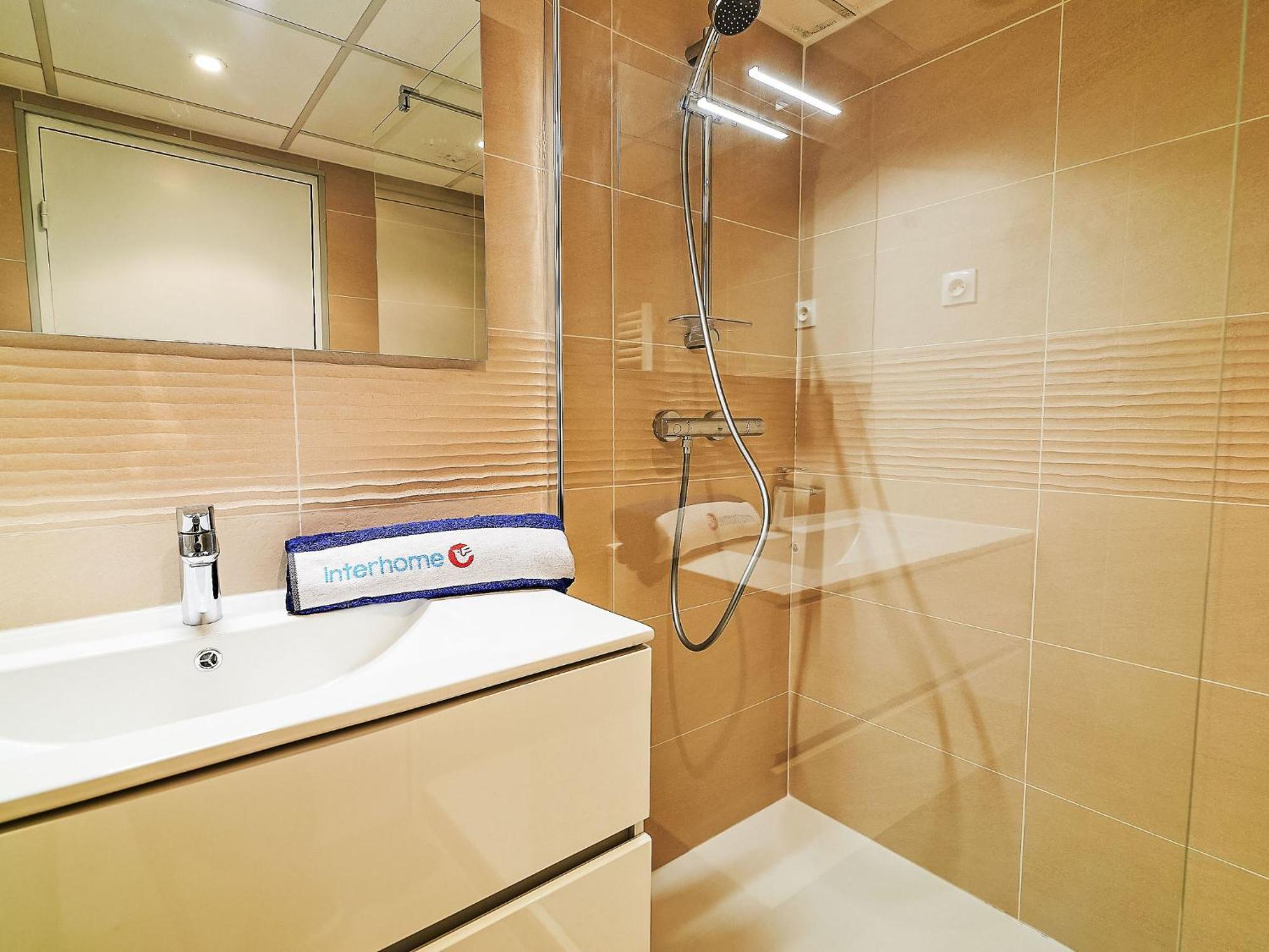 Cap Hermes-5 By Interhome Fréjus
