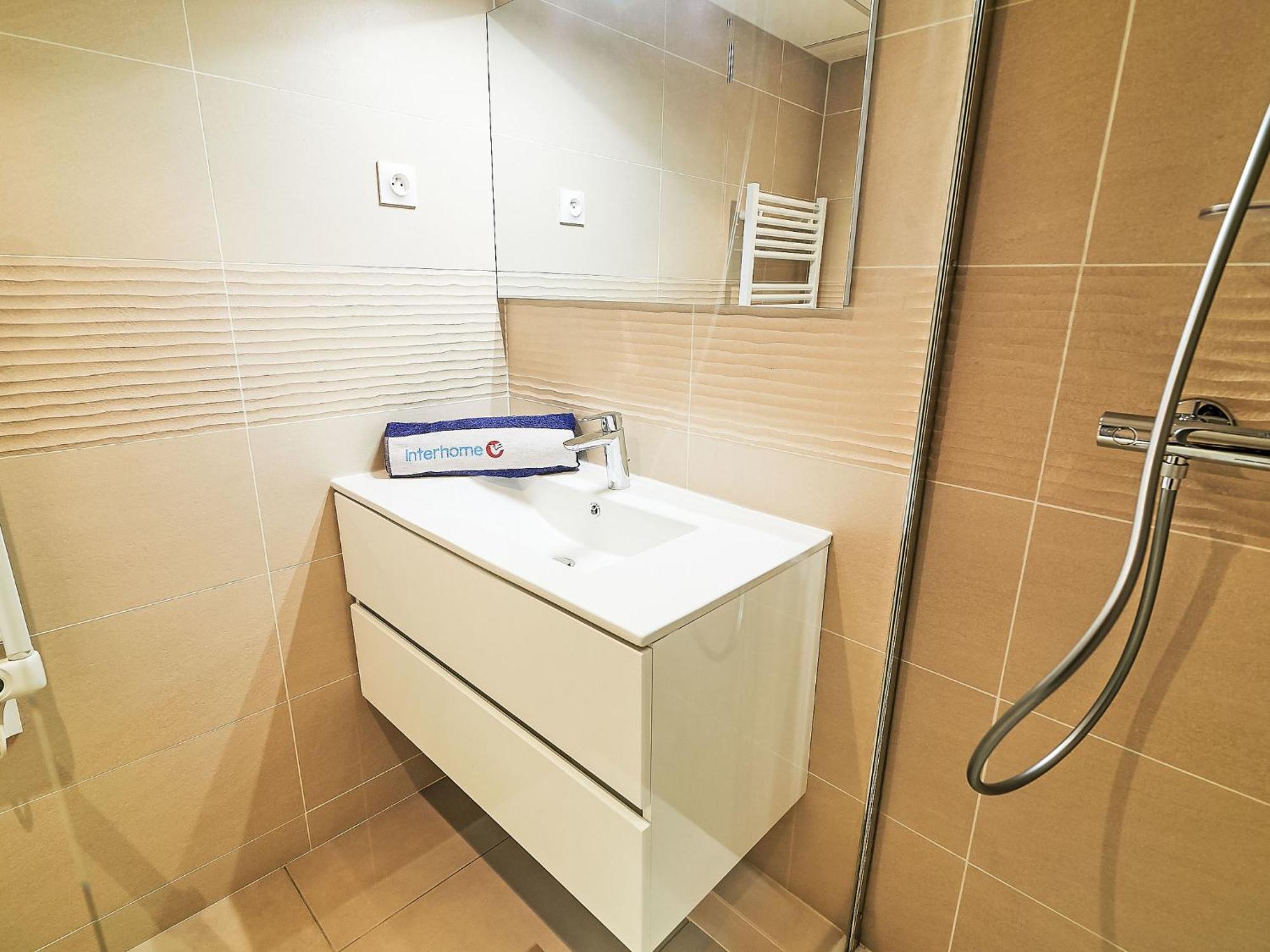 Cap Hermes-5 By Interhome *